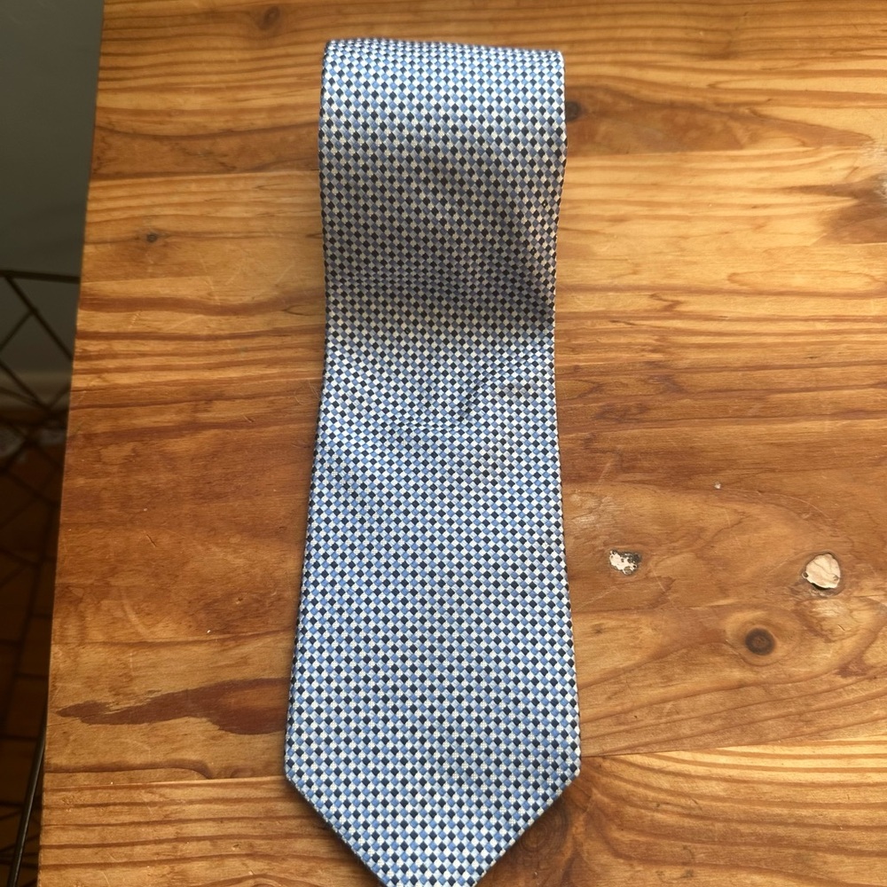 Tommy Hilfiger Elegant Blue and White Patterned Men's Tie